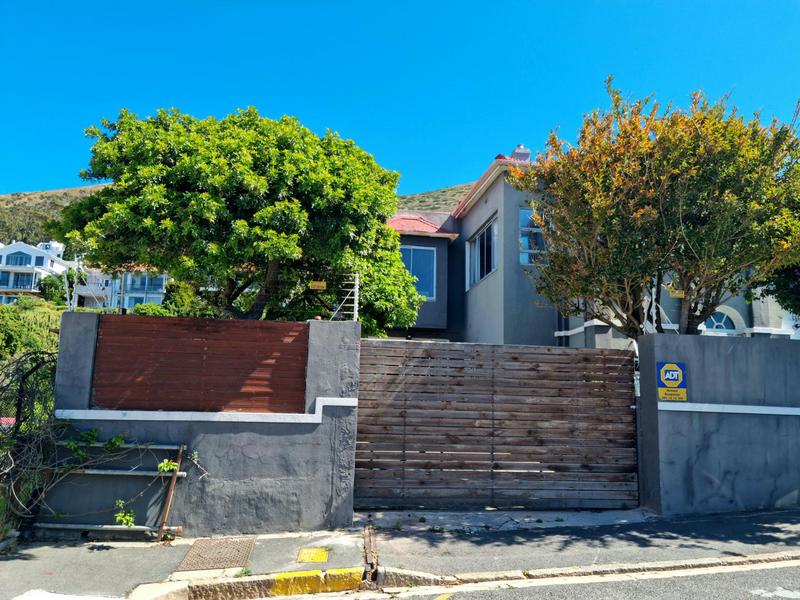 4 Bedroom Property for Sale in Green Point Western Cape